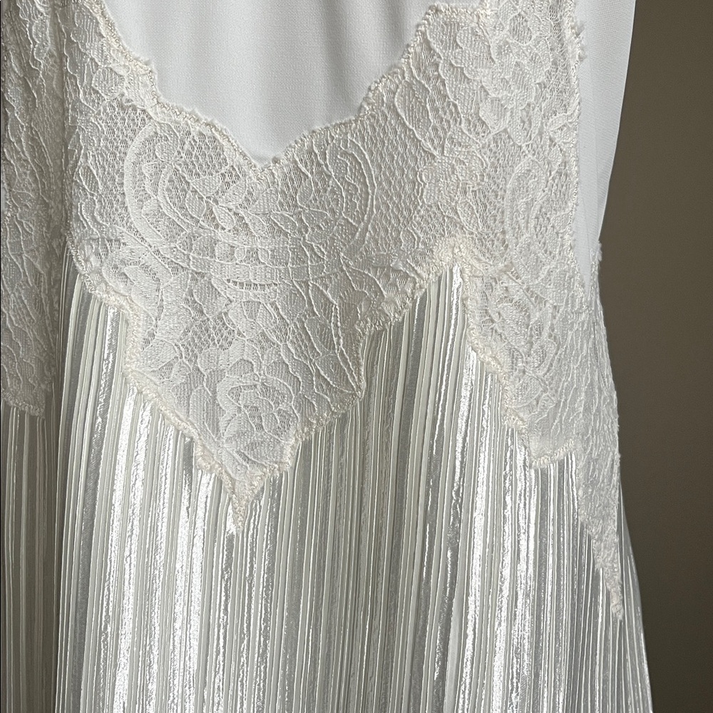 Express Lace Tank - Picture 3 of 5
